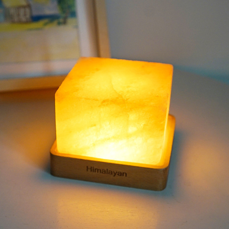 Himalayan Salt Lamp - Lampada di sale di cristallo dell'Himalaya